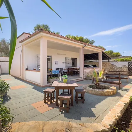 Vila White Private